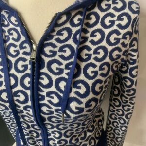 GUESS Los Angeles Icon Monogram Full-Zip Hoodie – Sleek & Sporty